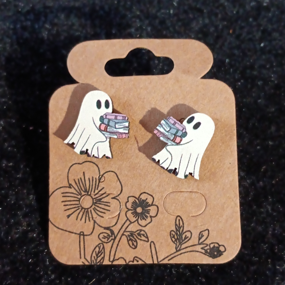 " Book Nerd"👻 📚 Wood Ghost Carrying Books Earrings New!